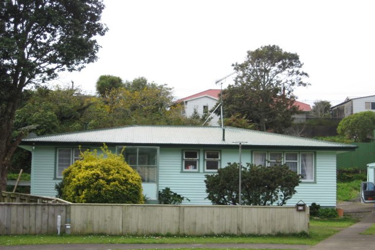 Photo of property in 11 Oawai Place, Marfell, New Plymouth, 4310