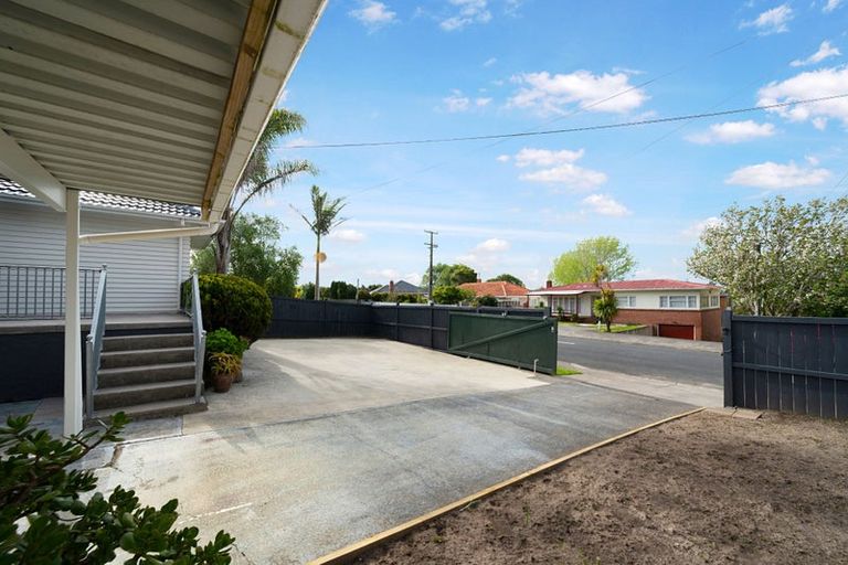 Photo of property in 2 Nile Road, Kelston, Auckland, 0602