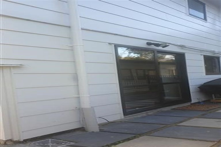 Photo of property in 5 Fernhaven Place, Massey, Auckland, 0614