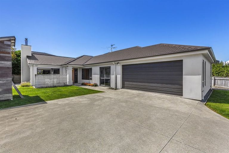 Photo of property in 32 Mo Street, Camborne, Porirua, 5026