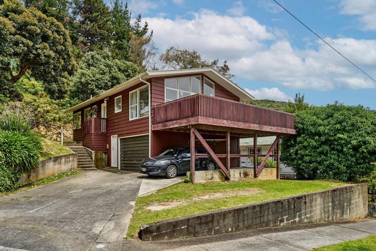 Photo of property in 19 Holmes Grove, Naenae, Lower Hutt, 5011