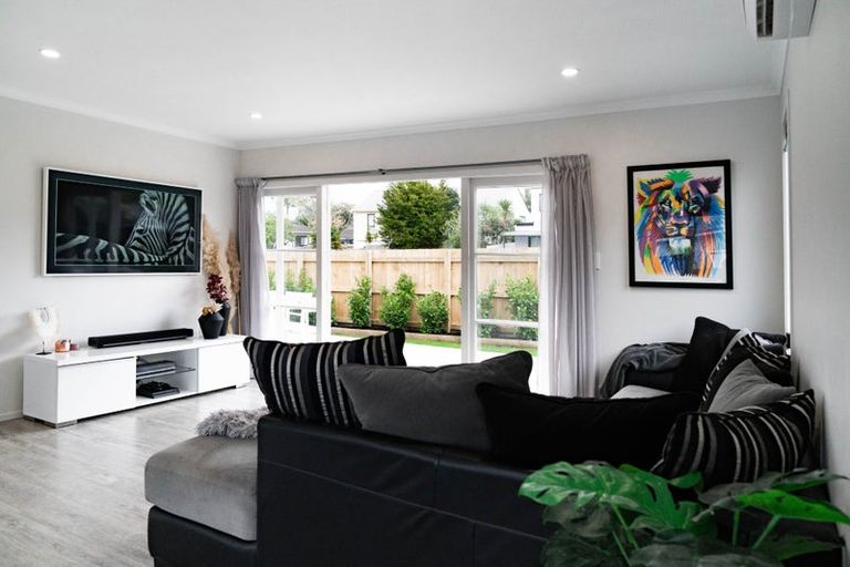 Photo of property in 1/18 Crosby Road, West Harbour, Auckland, 0618