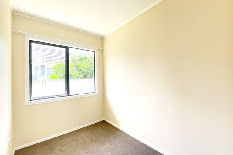Photo of property in 67 Beach Road, Te Atatu Peninsula, Auckland, 0610