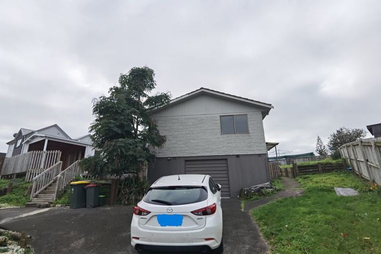 Photo of property in 16 Massine Place, Randwick Park, Auckland, 2105