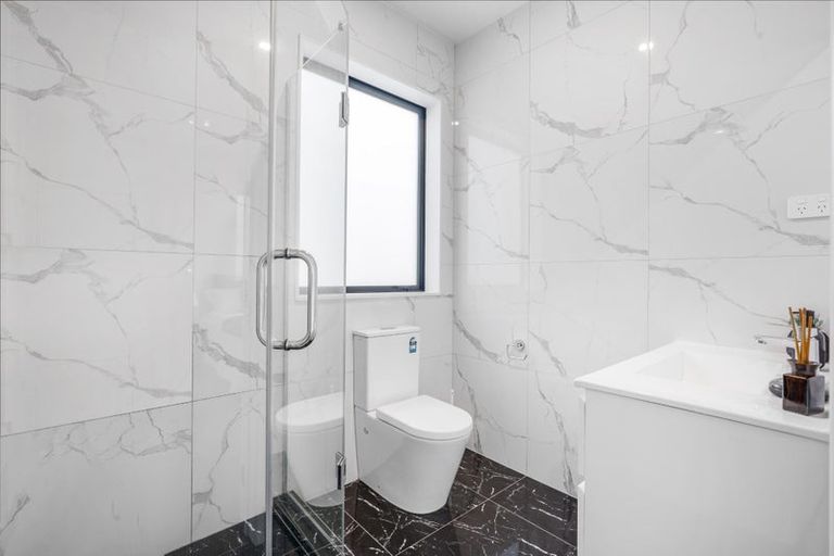 Photo of property in 1 Barrique Road, Kumeu, 0810