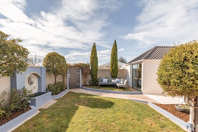 Photo of property in 2/122 Colombo Street, Sydenham, Christchurch, 8023