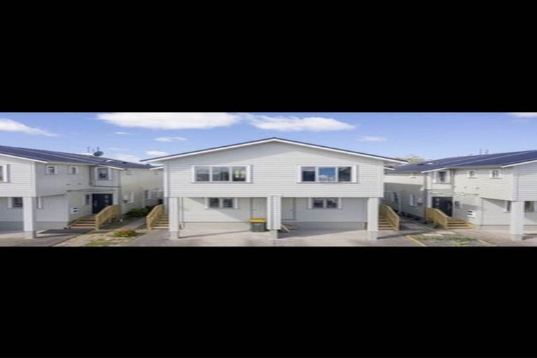 Photo of property in 7/6 John Jennings Drive, Oteha, Auckland, 0632