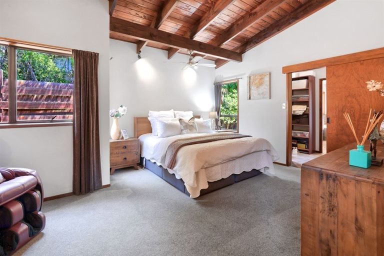 Photo of property in 3 Valdese Rise, Browns Bay, Auckland, 0630