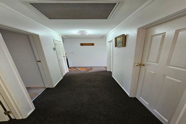 Photo of property in 1/13 Montclair Rise, Browns Bay, Auckland, 0630