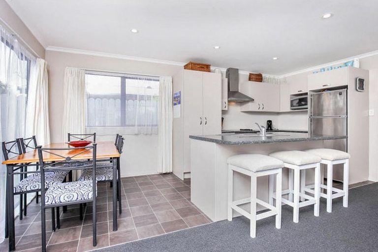 Photo of property in 13a Albert Road, Kelston, Auckland, 0602