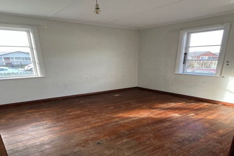 Photo of property in 2/23 Pitcairn Crescent, Bryndwr, Christchurch, 8053