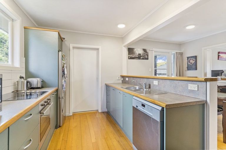 Photo of property in 16 Vera Road, Te Atatu South, Auckland, 0610