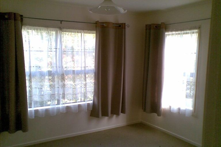 Photo of property in 19 Hiwihau Place, Glenfield, Auckland, 0629