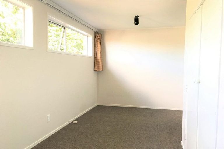 Photo of property in 17 Bodi Place, Te Atatu South, Auckland, 0610