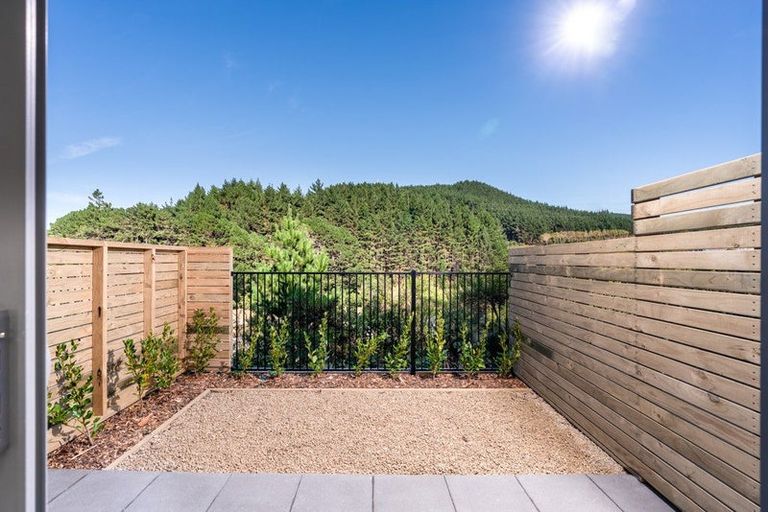 Photo of property in 84 Ara Paiwhenua, Tawa, Wellington, 5028