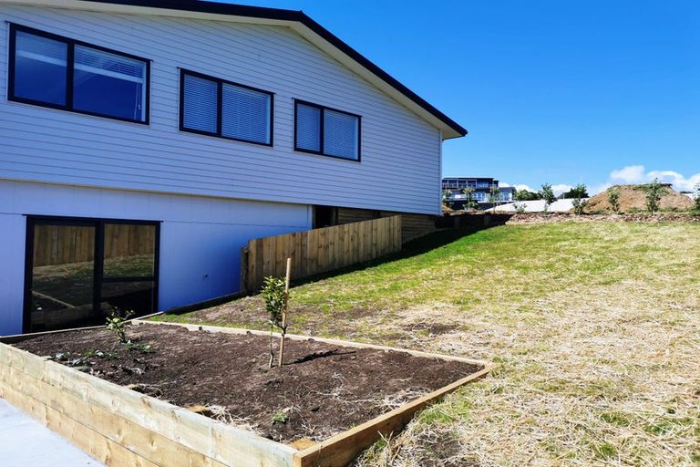 Photo of property in 77 Stratford Drive, Cable Bay, 0420