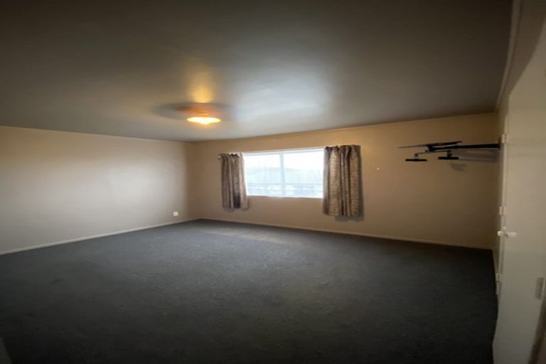 Photo of property in 7a Chetwode Grove, Newlands, Wellington, 6037