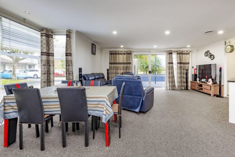 Photo of property in 71 The Track, Takanini, 2112