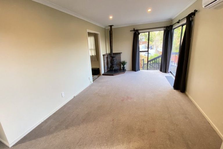 Photo of property in 3 Contessa Drive, Glenfield, Auckland, 0629