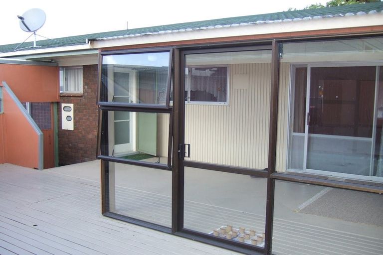 Photo of property in 2 Bellfield Road, Opaheke, Papakura, 2113