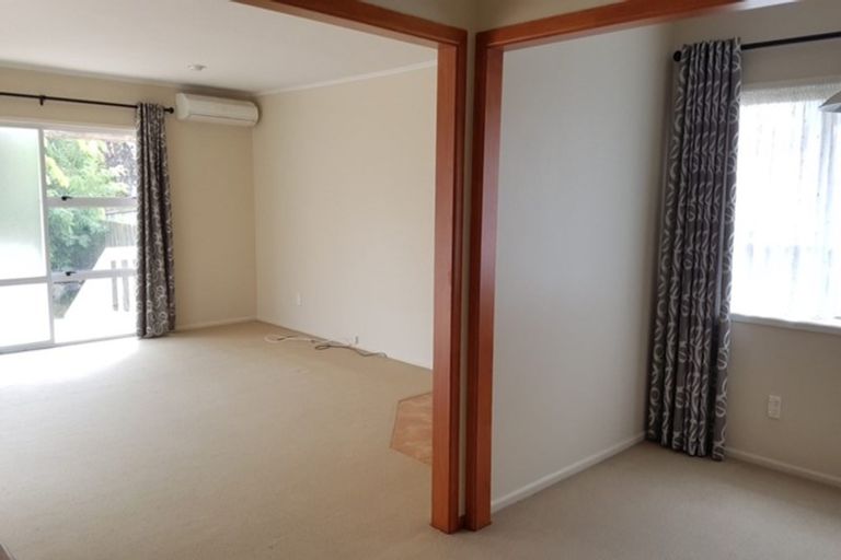 Photo of property in 27 Arrow Road, Forrest Hill, Auckland, 0620