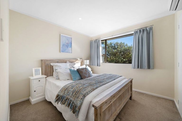 Photo of property in 15 Pigeon Mountain Road, Half Moon Bay, Auckland, 2012