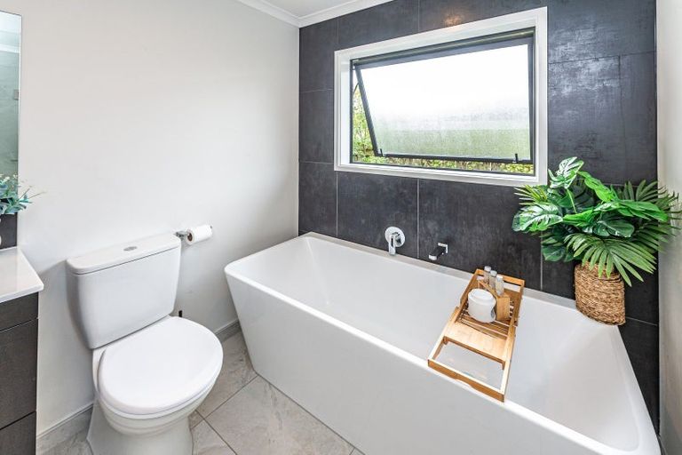 Photo of property in 13 Magnolia Crescent, Tawhero, Whanganui, 4501