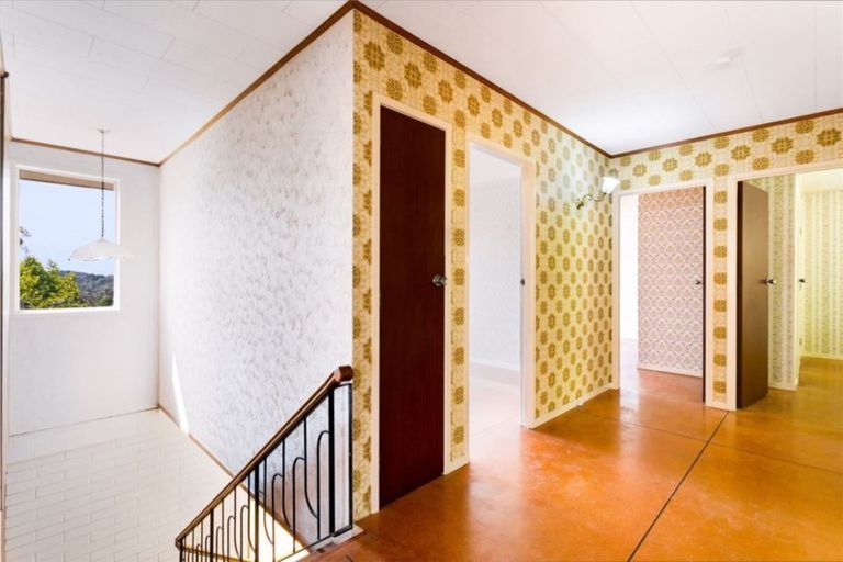 Photo of property in 5 Bush Road, Waiatarua, Auckland, 0604