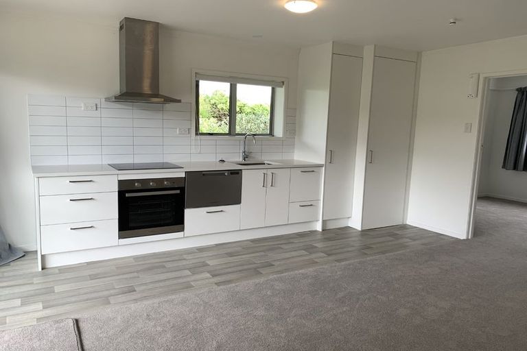 Photo of property in 28 John Dee Crescent, Red Beach, 0932