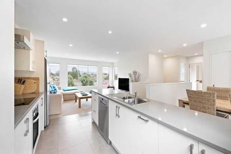 Photo of property in 18 Brownlee Place, Pukekohe, 2120