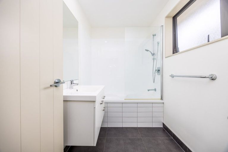 Photo of property in 33 Carole Crescent, Pakuranga, Auckland, 2010