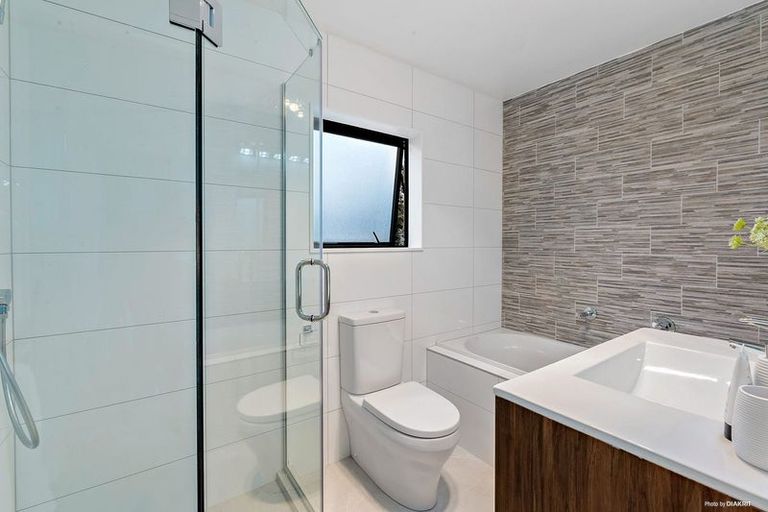 Photo of property in 24 Reelick Avenue, Pakuranga Heights, Auckland, 2010