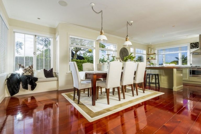 Photo of property in 16 Tiri Road, Milford, Auckland, 0620