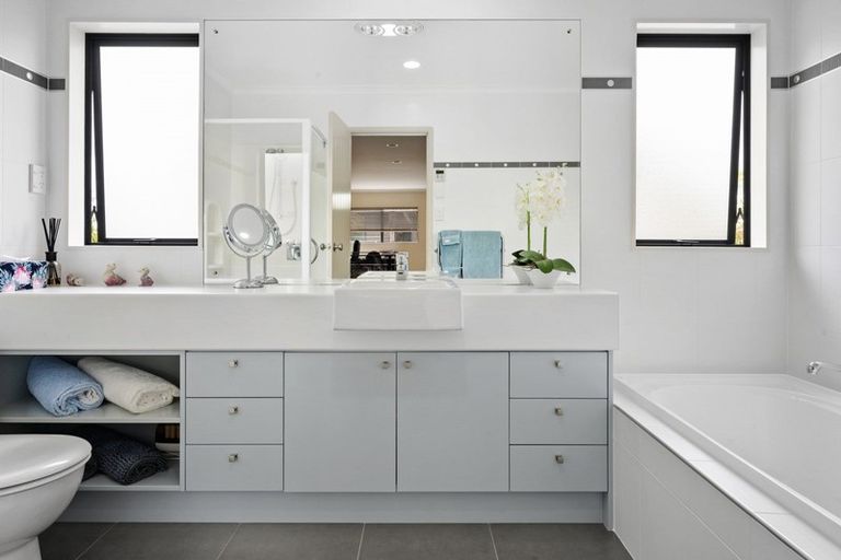 Photo of property in 21 Pine Harbour Parade, Beachlands, Auckland, 2018