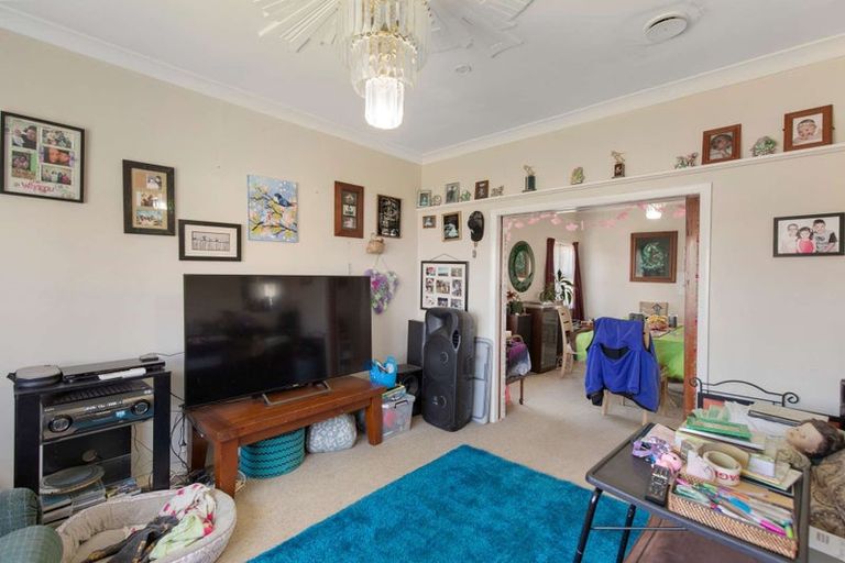 Photo of property in 73 Camberwell Road, Hawera, 4610