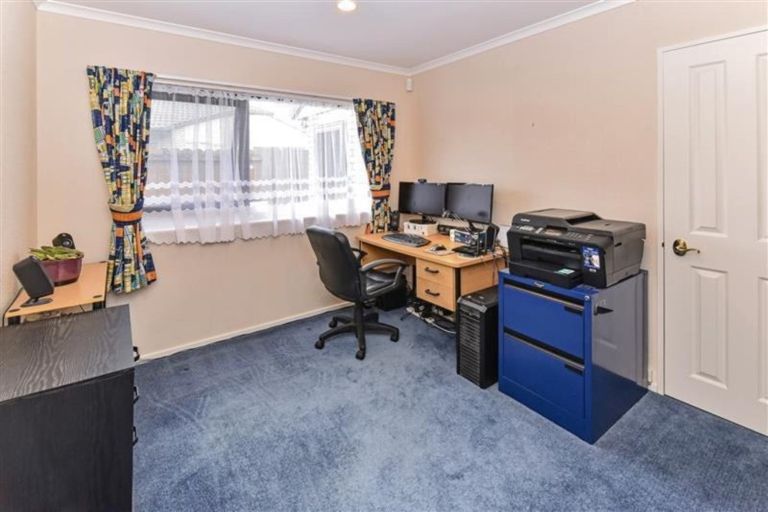 Photo of property in 23 Pitt Avenue, Clendon Park, Auckland, 2103