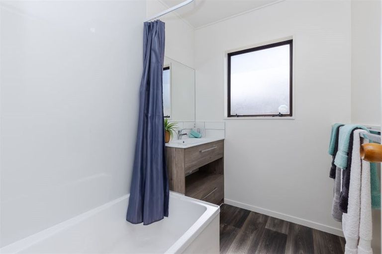 Photo of property in 22b Sandleigh Road, Hamilton Lake, Hamilton, 3204