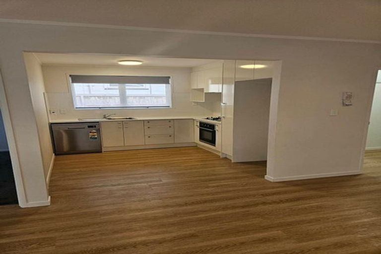 Photo of property in 11 Blanes Road, Weymouth, Auckland, 2103