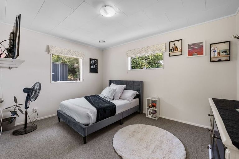 Photo of property in 74 Awanui Street, Merrilands, New Plymouth, 4312