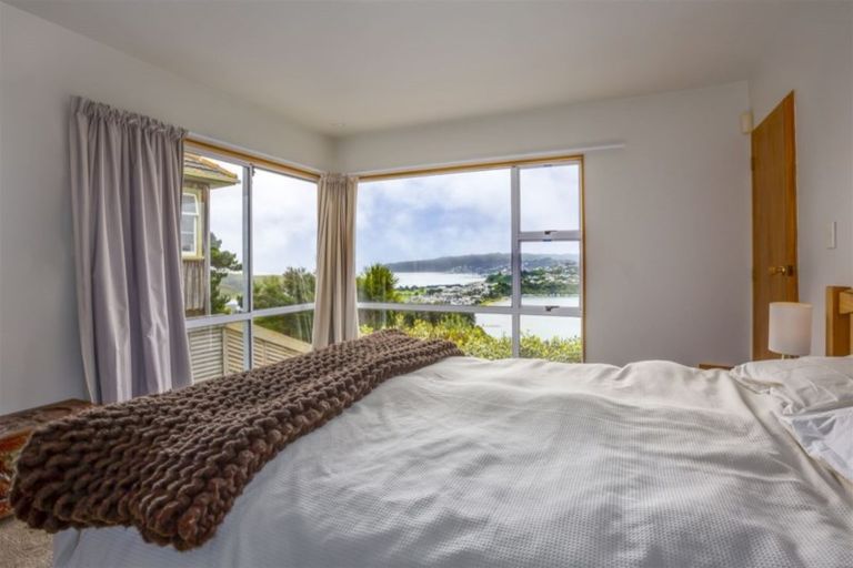Photo of property in 37 Kahu Road, Paremata, Porirua, 5024