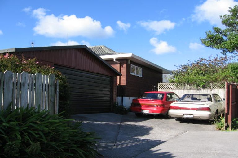 Photo of property in 9 Wren Place, Unsworth Heights, Auckland, 0632