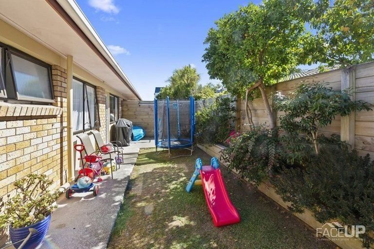 Photo of property in 1/14 Ti Nana Crescent, Henderson, Auckland, 0610
