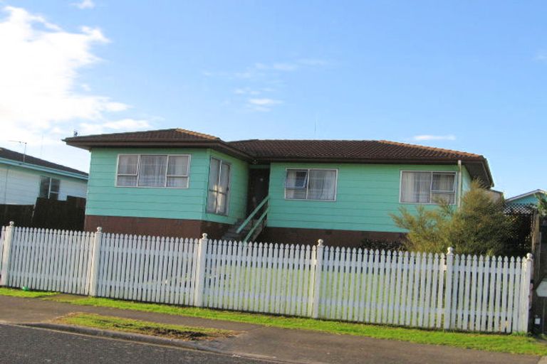 Photo of property in 28 Dillon Crescent, Clover Park, Auckland, 2019