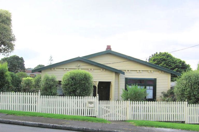 Photo of property in 30 Tahi Terrace, Glen Eden, Auckland, 0602