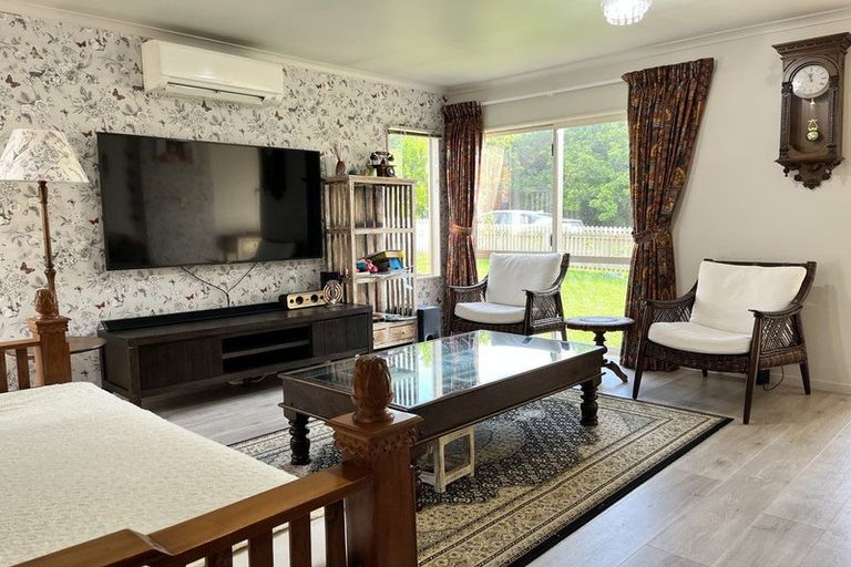 Photo of property in 9 Bickleigh Grove, New Lynn, Auckland, 0600