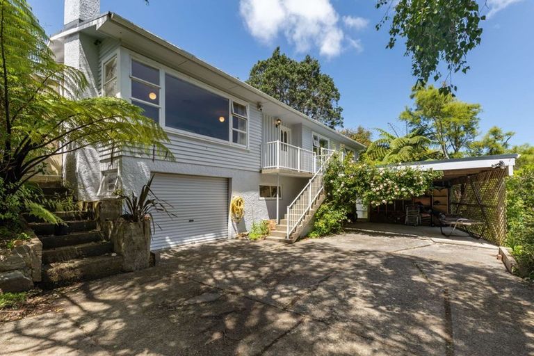 Photo of property in 18 Kiwi Crescent, Tawa, Wellington, 5028