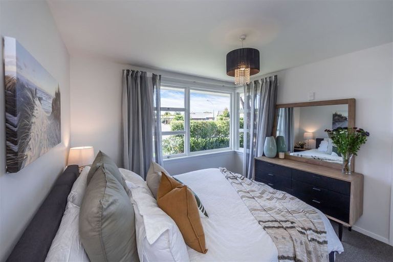 Photo of property in 28 Clipper Place, Redwood, Christchurch, 8051