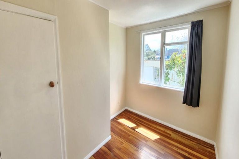 Photo of property in 6 Mcguire Street, Hawera, 4610