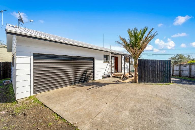 Photo of property in 1/80 Browns Bay Road, Rothesay Bay, Auckland, 0630