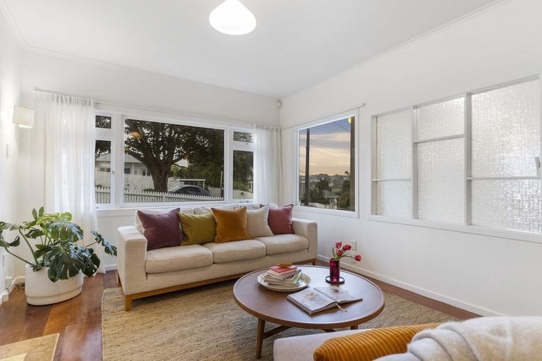 Photo of property in 1/7 Evan Street, Belmont, Auckland, 0622